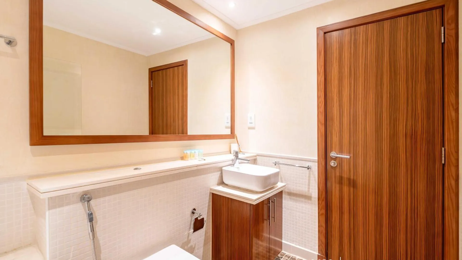 Lux - The Scenic Space Marina View Suite Dubai